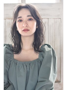 ロイジー(roijir) 【roijir】表参道 センターパート×透明感グレー