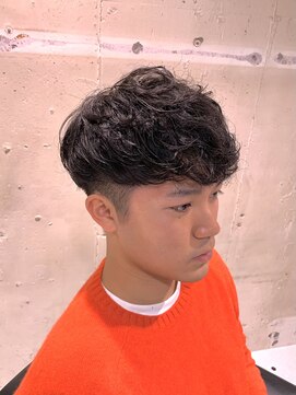フランクスバーバーザスタンド(Frank’s barber the stand) スペインカール/スパイキーショート/フェザーパーマ/ウルフF