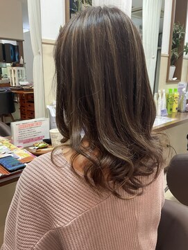コアフィールフィス(COIFFURE fils) 【見附　今町】ハイライトカラー　ミルクティーベージュ
