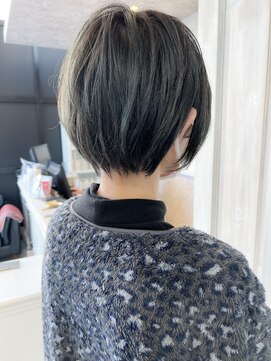 キャアリー(Caary) 福山市 人気 小顔補正立体カット caary前下りショートボブ