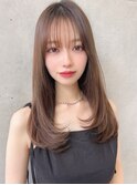 大人びた表情を演出するレイヤーロング
