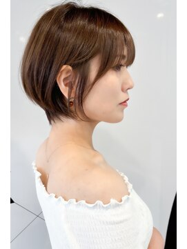 顔回りレイヤーカット×ショート