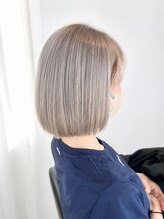 カットカットカットヴェンティ(Cut!Cut!Cut!VENTI)&nbsp;ホワイトシルバーボブ