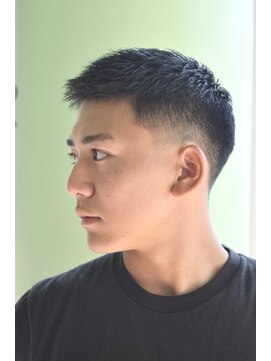 にもう 神戸三宮 フェザーアップ　テーパーフェード　ベリーショート