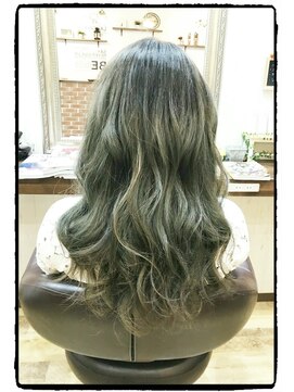 リン ヘアファクトリー アンド アイラッシュサロン(RIN) ３Ｄハイライト＋グレージュカラー＋波巻きロング