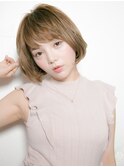 透明感のあるベージュカラーとボブの相性抜群♪