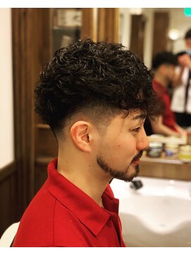 プレミアムバーバー 赤坂店(PREMIUM BARBER produce by HIRO GINZA) 強めスパイラル×フェードスタイル〈理容室/赤坂/六本木〉