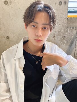 ルービック 梅田茶屋町(Rubik) 前下がりセンターパート/ツイストスパイラルパーマ