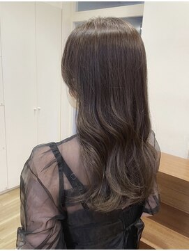 シナモン。(CINNAMON) ブリーチ無しでできるオリーブベージュ／中目黒／ブリーチ