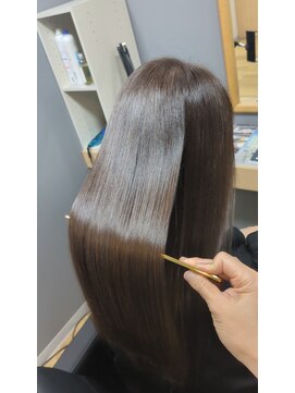 スリーク バイ ロイ 円町本店(sleek by roy) キラキラしたツヤ感、髪質改善トリートメントカラー