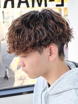 エルマーク 豊中(L-MARK) スパイラルパーマツイストパーマアップバング短髪メッシュ