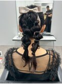 ヘアセット リボンアレンジ 編みおろしツイン お呼ばれ 結婚式