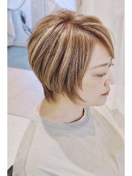 シザーズトリックス ノーブル(scissorstrix Noble) ショートボブ×白髪ぼかしデザインカラー