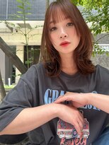 ボヌールウメダ(Bonheur UMEDA)&nbsp;イエベ肌に似合う桜ピンクベージュ　ミディアムウルフレイヤー