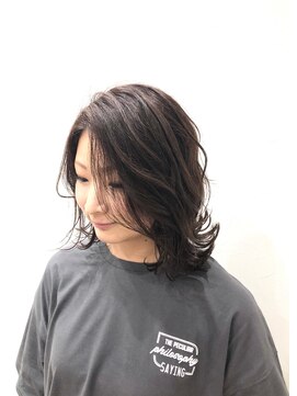 アクルヘアーバイテソロ(AKUR hair by tesoro) 外ハネミディ