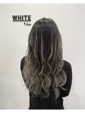 アンダーバーホワイト 阪神西宮店(_WHITE) コントラストバレイヤージュ　グレージュ