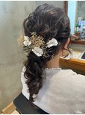 お呼ばれアレンジロングヘア編みおろし風髪飾り