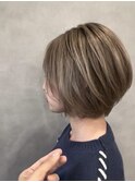 【自由が丘】ハイライトデザインでまとまる明るめショートボブ