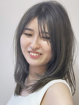 レヴィア(REVIA) 王道ミディアムレイヤースタイル