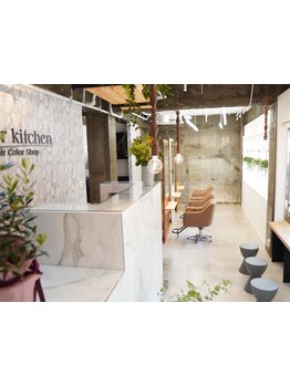 年齢を重ねるごとに輝く美髪をご提供。オーガニックオイルカラーでしっとりハリのある仕上がりを実現します