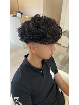 トパ タカオカ(topa takaoka) スペインカール×スキンフェード