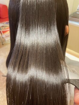 カットスペース イープラス(Cut space e+)の写真/繰り返すカラー等でのダメージや乾燥によるパサつきが気になる方におすすめ。髪に潤いを与え艶髪に。