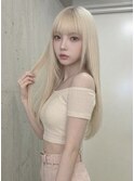ホワイトベージュ ブリーチ2回 韓国 ロングヘア 前髪ぱっつ