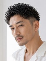 サーカス バイ ビュートリアム 青山(CIRCUS by BEAUTRIUM)&nbsp;大人メンズアップバングパーマ刈り上げフェード