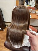 「ツヤ感ブラウン×メテオ縮毛矯正 ナチュラルストレート」
