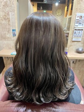 アンフィ 新杉田(Anphi) くすみオリーブ×ハイライト