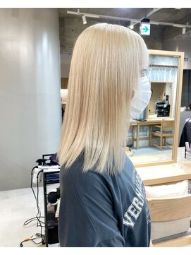 アイトーキョーエス 渋谷(AI TOKYO S) 斜めバング/シルキーベージュ/ブラントカット[渋谷駅]