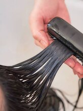 美顔器技術から生まれた超音波トリートメント【YA-MAN　ヴェーダシャインプロ】で【うるつやヴェール髪】へ