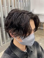 レタッチバイフィフス(RETOUCH by fifth) ミディアム前下がりセンターパート緩め波巻きスパイラルパーマ