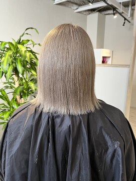 リア 布施店(Lia) ホワイトベージュ