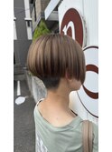 とっても可愛いベージュ前下がりヘアー
