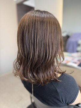 リズ(Lis.) 髪の毛が綺麗に見える韓国風くびれヘア