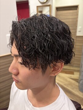 銀座マツナガ 神田店 20代30代ビジネス波巻きパーマツーブロック刈り上げメンズ