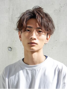 ミー 岡崎(mii) 波巻きパーマニュアンスパーマミディアムパーマセンターパート