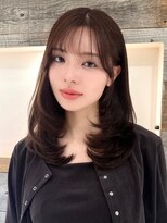 エヌアイ オモテサンドウ(ni omotesando) くすみブラウン ミディアムレイヤー ワンカール【肥田亜沙美】