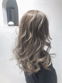 ナーリー(GNARLY Hair Design)の写真/ダメージを抑えて理想の彩りを。Rカラー×ベテランの技術で、透明感と艶が続く”似合わせカラー”