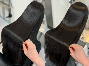 ヴィヴィー 福岡天神店(VIVIE)の写真/傷みを最小限に抑える施術に定評。縮毛矯正とは気づかれないほど柔らかでナチュラルな質感へ