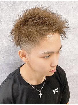 アンダーバーホワイト 天神店(_WHITE) アップバングショート