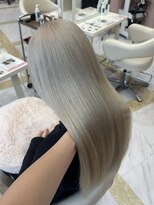 リー 梅田(Lee)&nbsp;ブリーチ2～3回/シルバー/アッシュ/ホワイト/ミルクティー