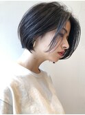 前髪長めのすっきりタイトなショートボブ