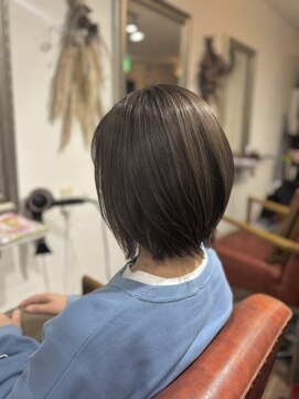 ヘアメイク アンフィ(amphi) アッシュベージュ