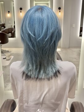 ケリーアン 太田(kelly.un) 透明感ペールカラー / 水色 / ウルフカット / エンドカラー / 裾