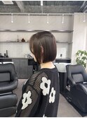 大人ブラウンカラー×首が綺麗に見える前下がりボブ