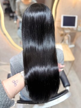 ルームバイシー 新宿(Loom. by Sea) 〇ミディアムレイヤー×似合わせカット