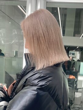 ニトバイアンキシム(nit by ahnkism) 切りっぱなしボブ/ミルクティーグレージュ