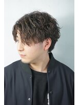 プレミアムバーバー 表参道店(PREMIUM BARBER produce by HIRO GINZA)&nbsp;ツーブロック/センターパート/ツイストスパイラル〈理容室〉